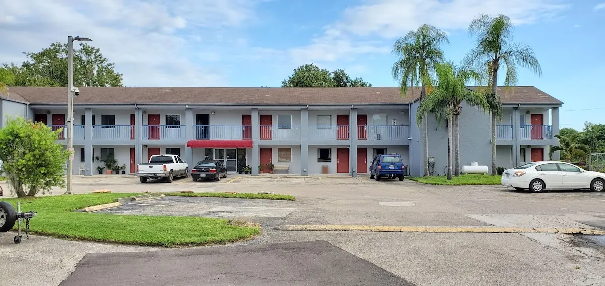 Lakeview Inn & Suites