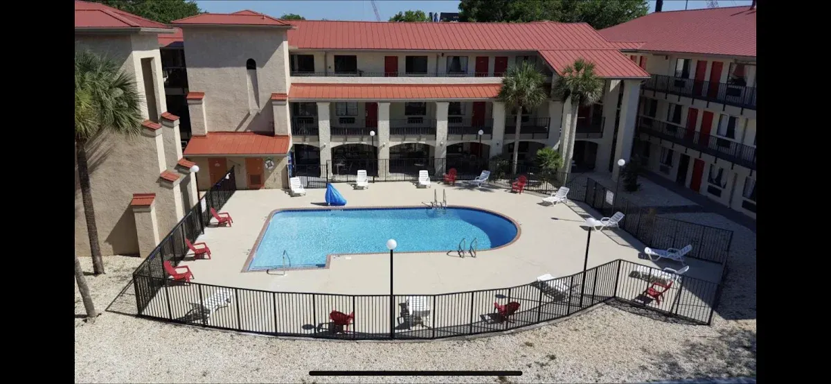 Tricove Inn & Suites