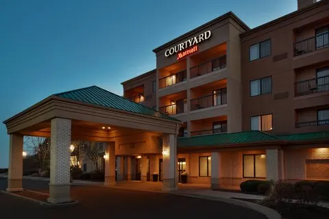 Courtyard by Marriott Chicago St. Charles