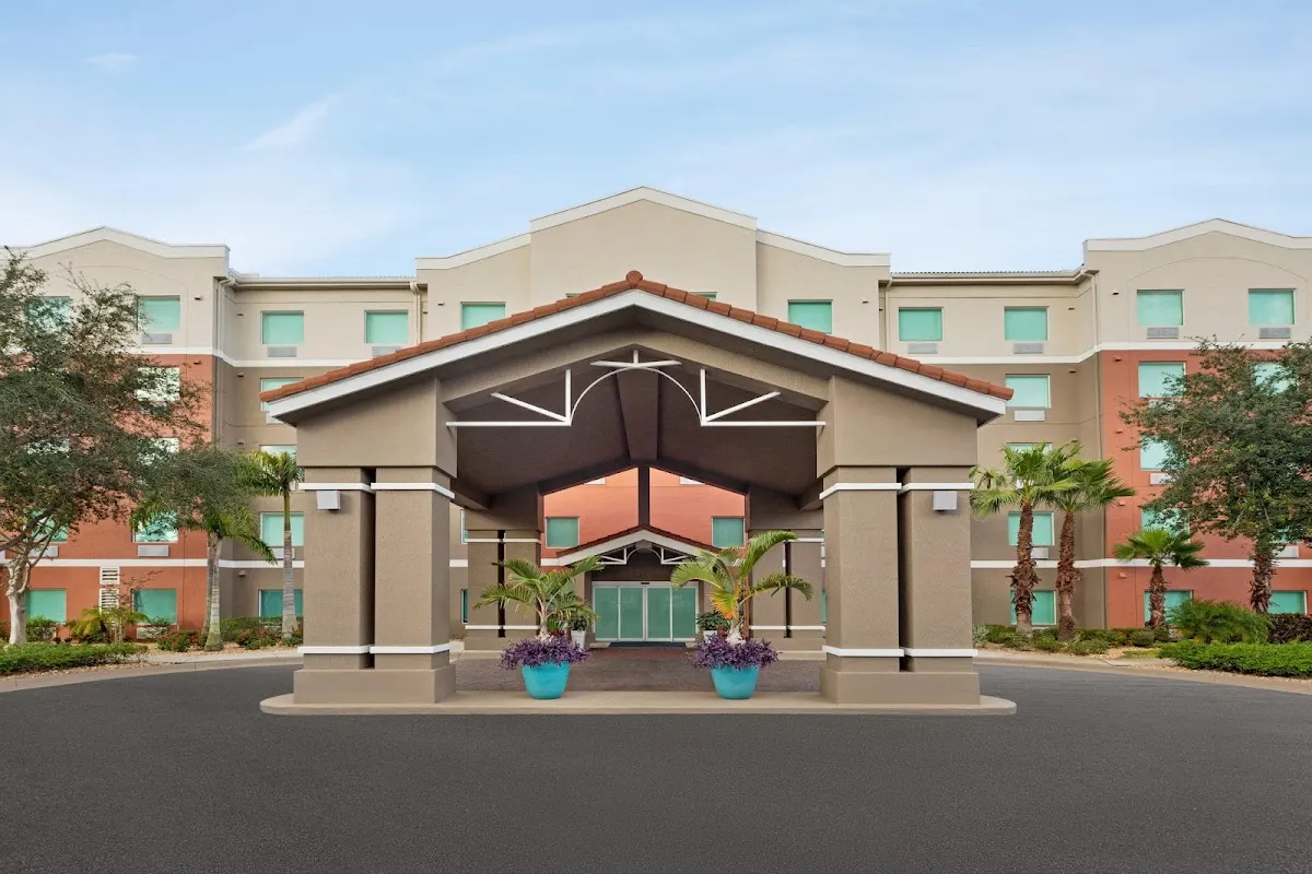 Holiday Inn Express & Suites Pembroke Pines-Sheridan St by IHG
