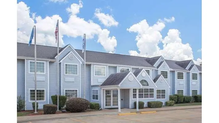 Microtel Inn & Suites by Wyndham Broken Bow