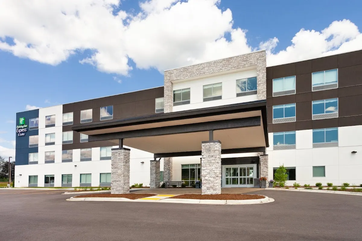 Holiday Inn Express & Suites Reedsburg – Dells Area by IHG