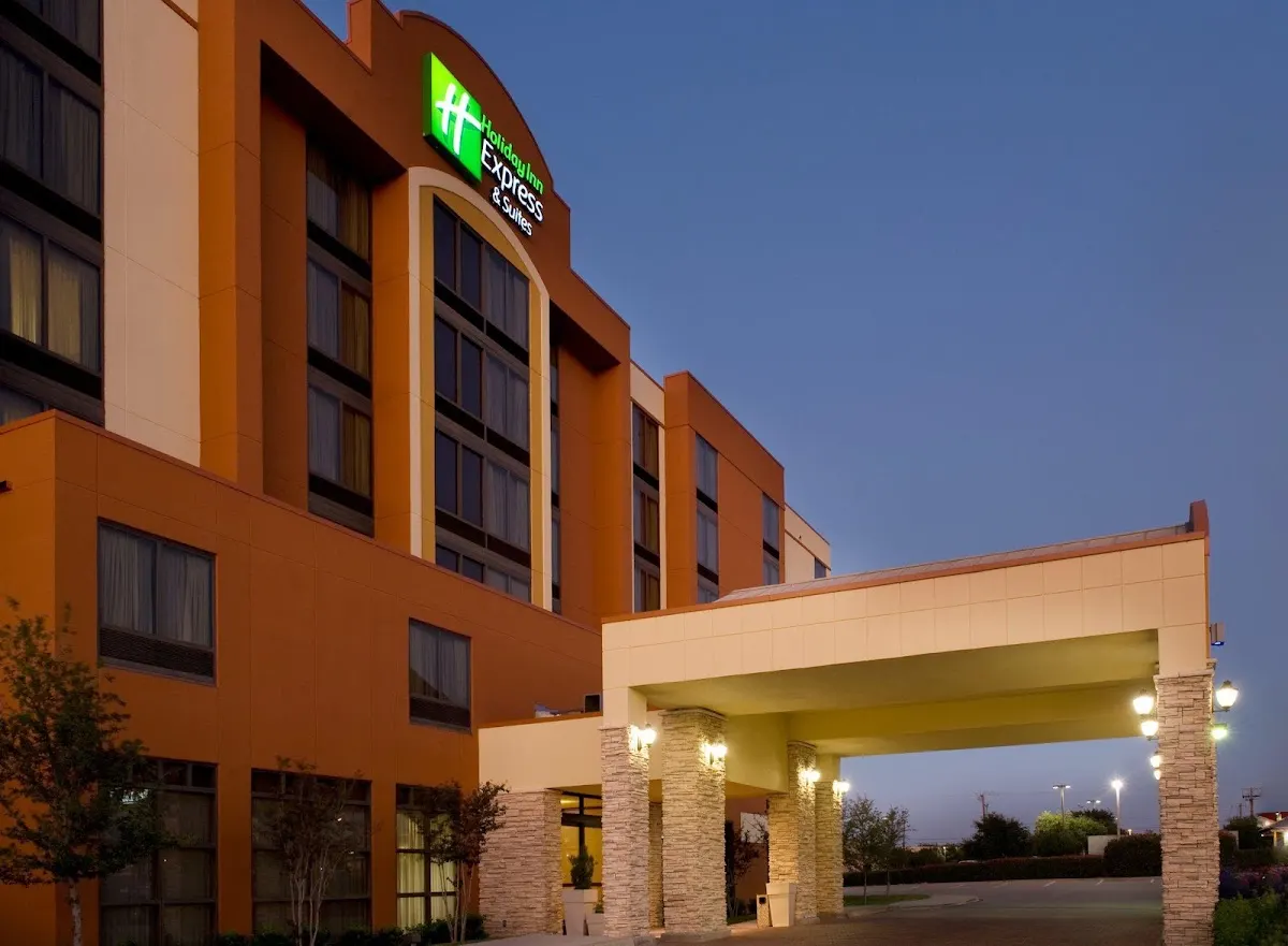Holiday Inn Express & Suites Dallas Ft. Worth Airport South by IHG