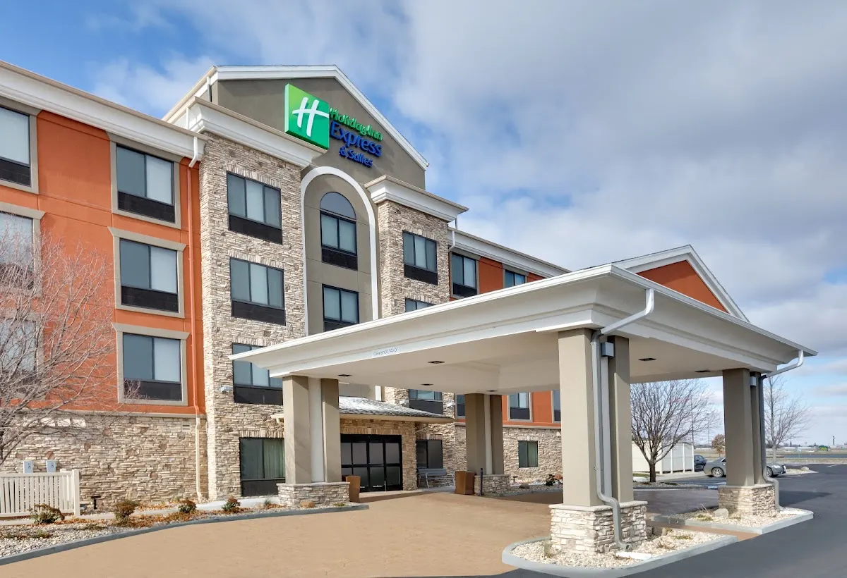 Holiday Inn Express & Suites Mitchell by IHG