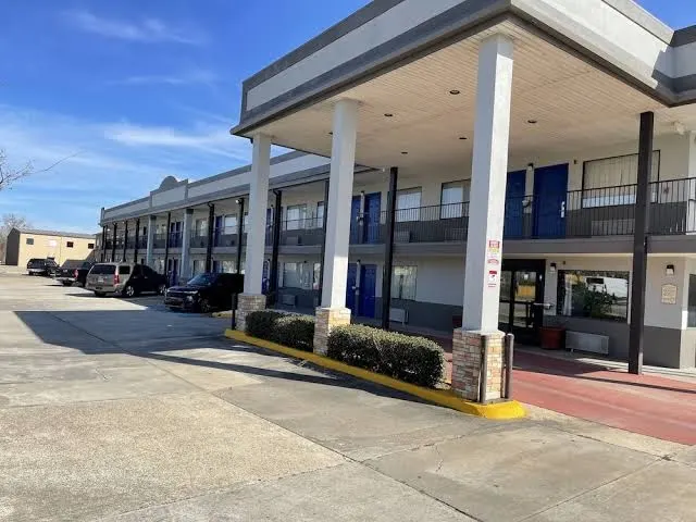 Days Inn by Wyndham Gonzales