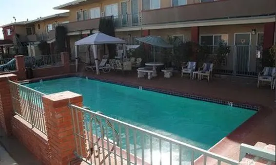 Travel Inn & Suites