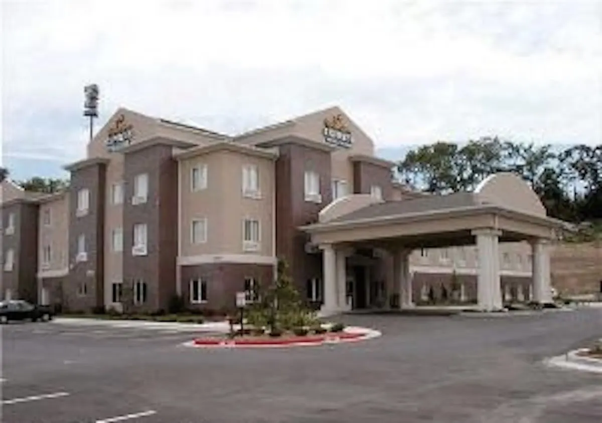 Holiday Inn Express & Suites Independence-Kansas City by IHG