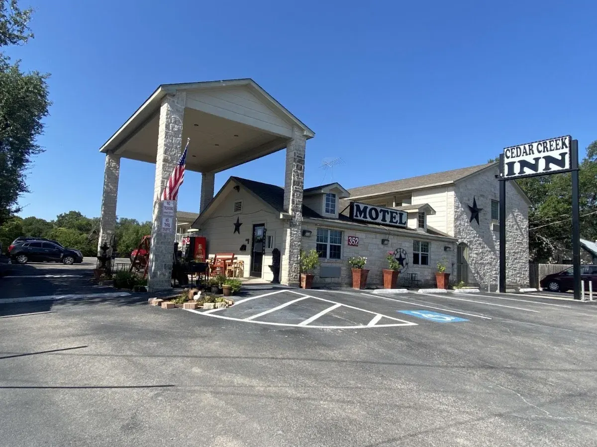 Cedar Creek Inn