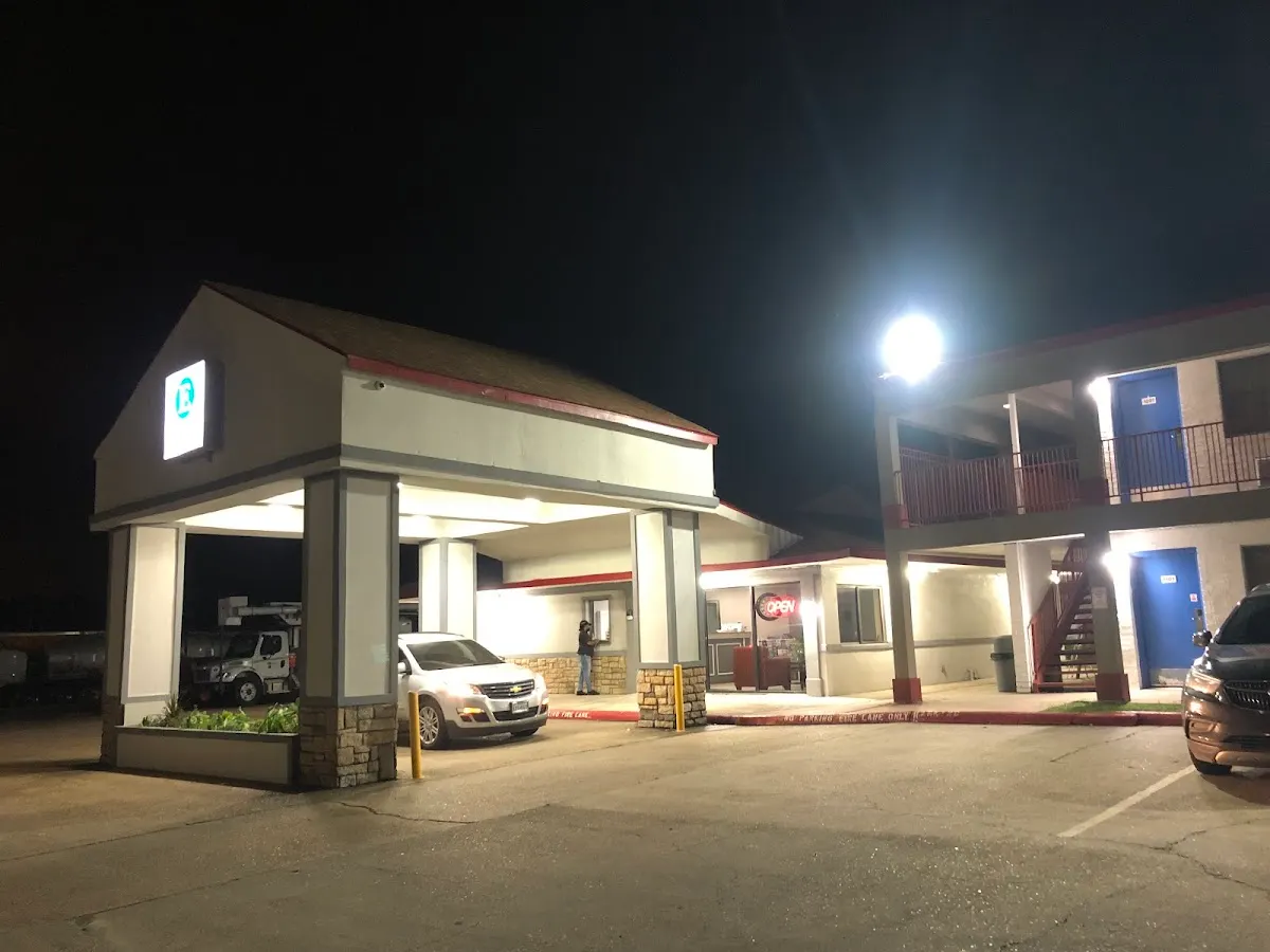 Executive Inn & Suites