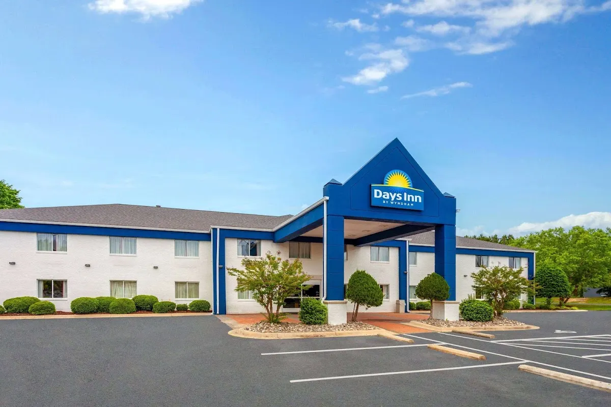 Days Inn & Suites by Wyndham Siler City