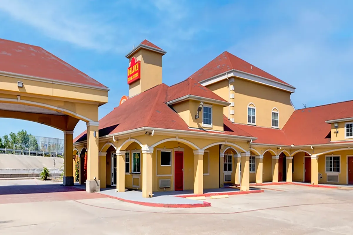 Capital O Deluxe Inn Channelview Houston I-10