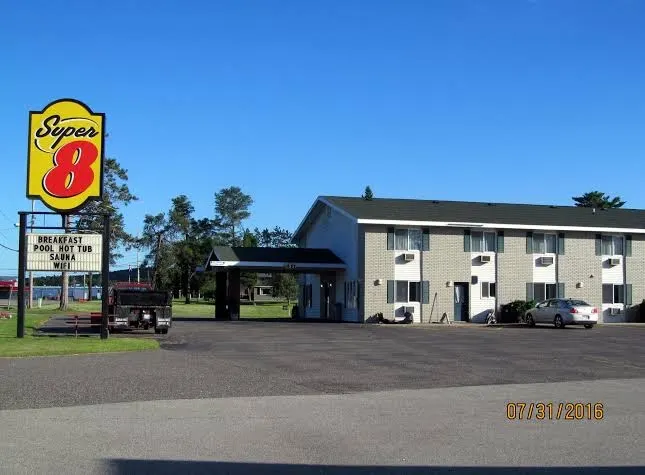 Super 8 by Wyndham Iron Mountain