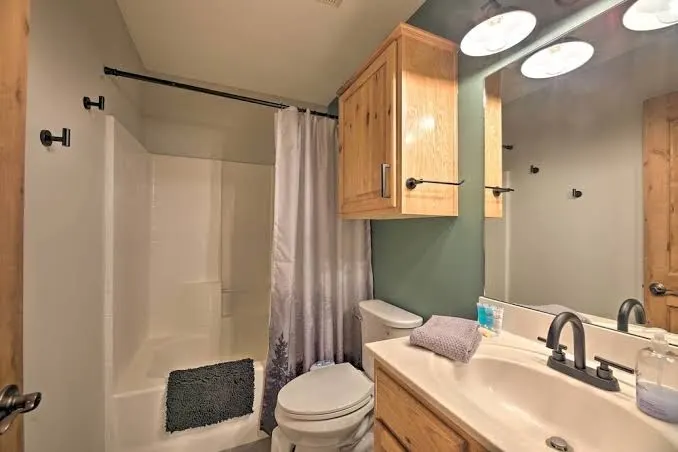 Pet-friendly Show Low Cabin w/ Trail Access!