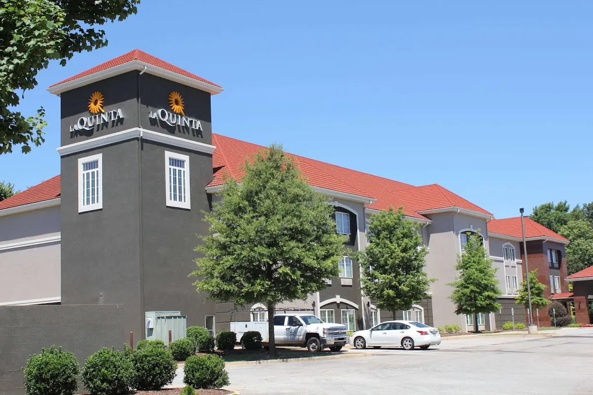 La Quinta Inn & Suites by Wyndham Huntsville Airport Madison