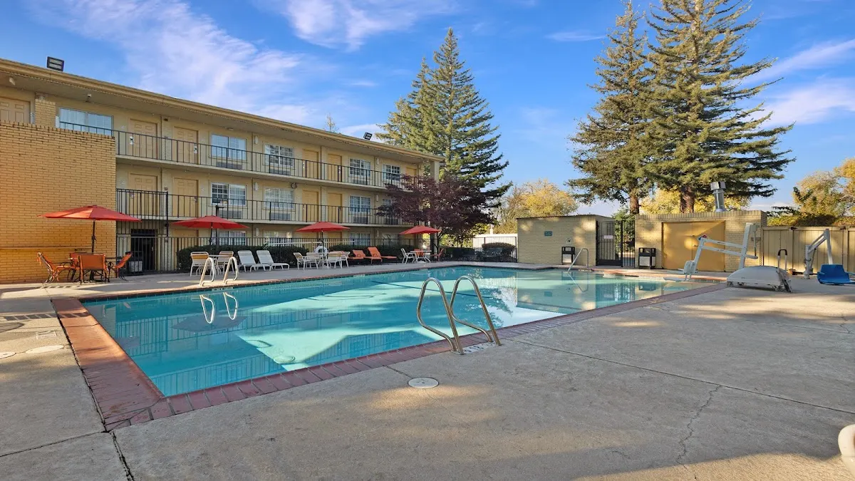 Howard Johnson by Wyndham Sacramento Downtown