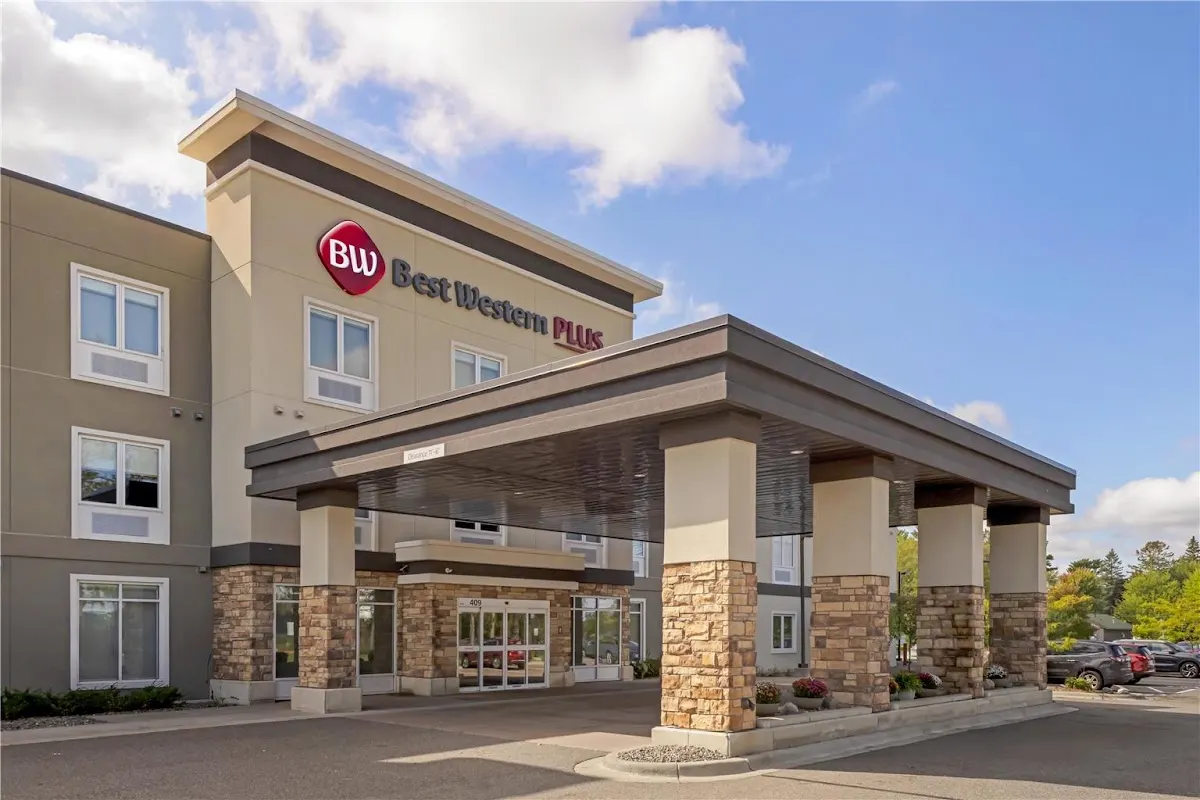 Best Western Plus Isanti
