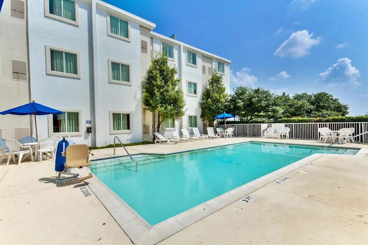 Motel 6 Lewisville, TX - Dallas
