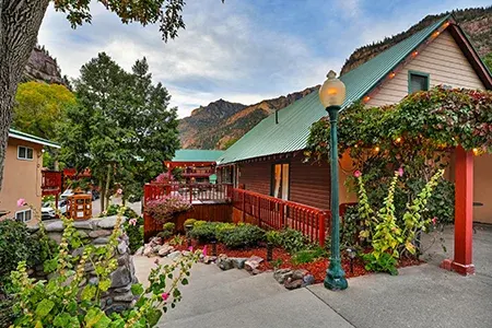 The River's Edge Motel Lodge & Resort