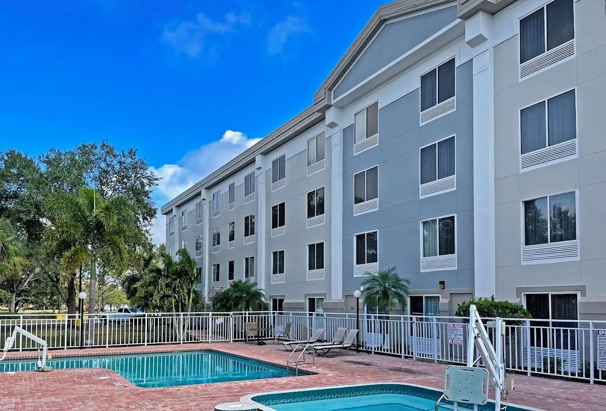 Comfort Inn & Suites Sarasota I75