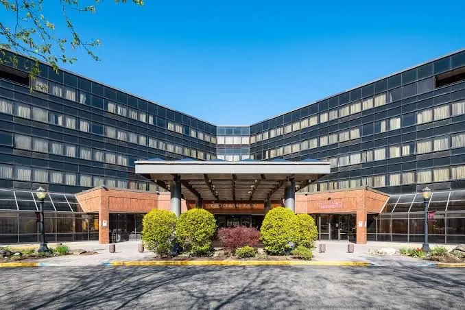 Crowne Plaza Edison by IHG