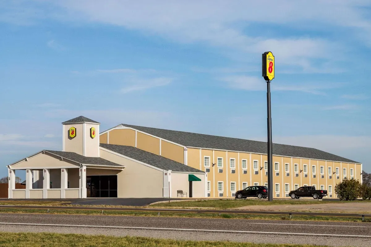 Super 8 by Wyndham Gainesville TX