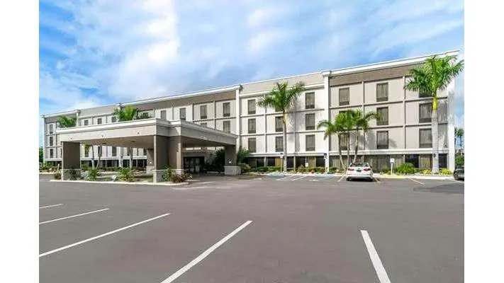 Comfort Inn & Suites St. Pete - Clearwater International Airport
