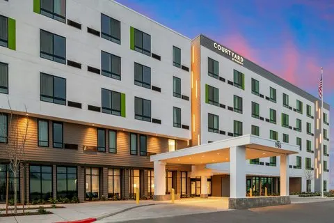 Courtyard by Marriott Woodland