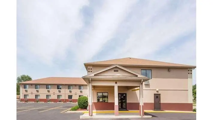 Super 8 by Wyndham Rock Falls Sterling Area
