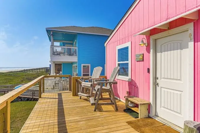 Beachfront Cottage w/ Boardwalk in Freeport