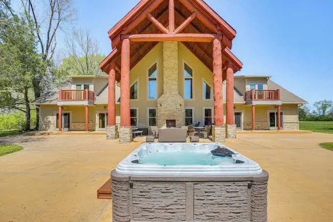 Spacious Group Getaway Near Cumberland River!