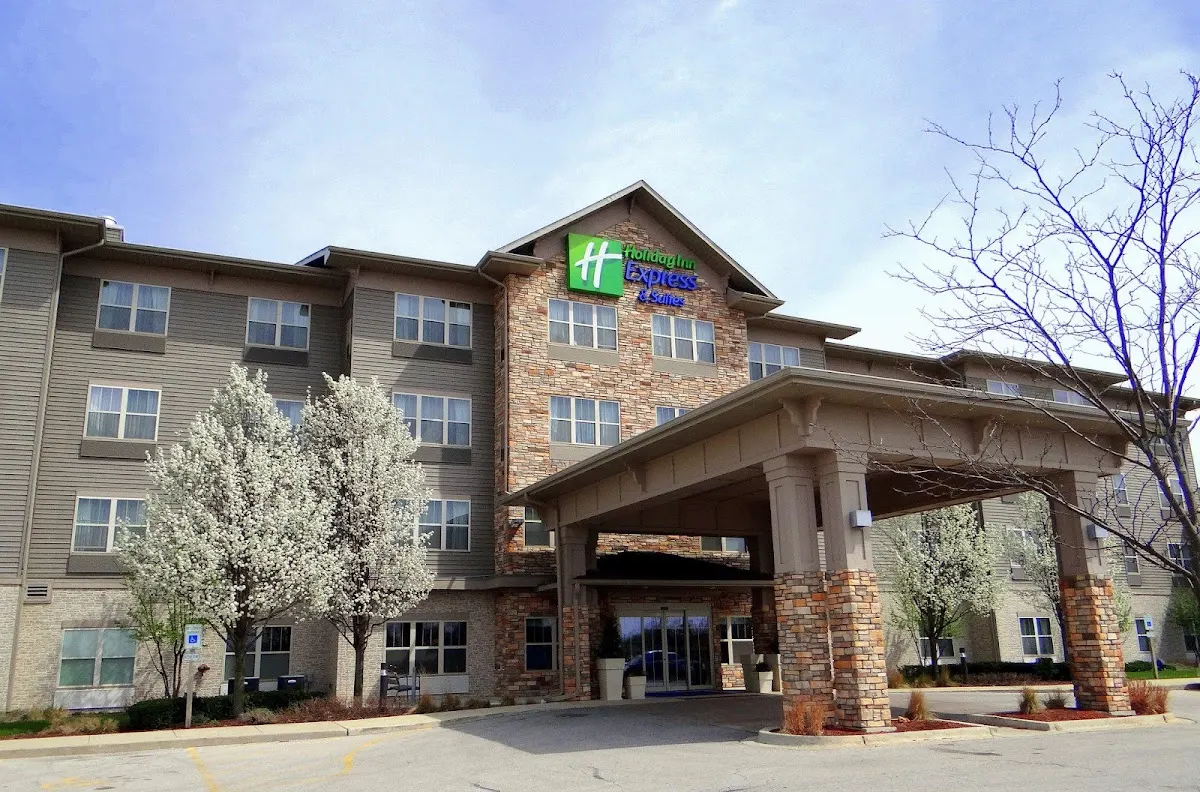 Holiday Inn Express & Suites Chicago West-Roselle by IHG