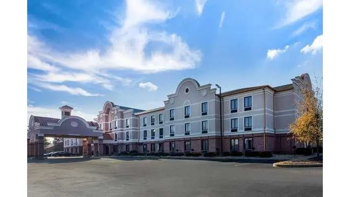 Comfort Inn & Suites Airport-American Way