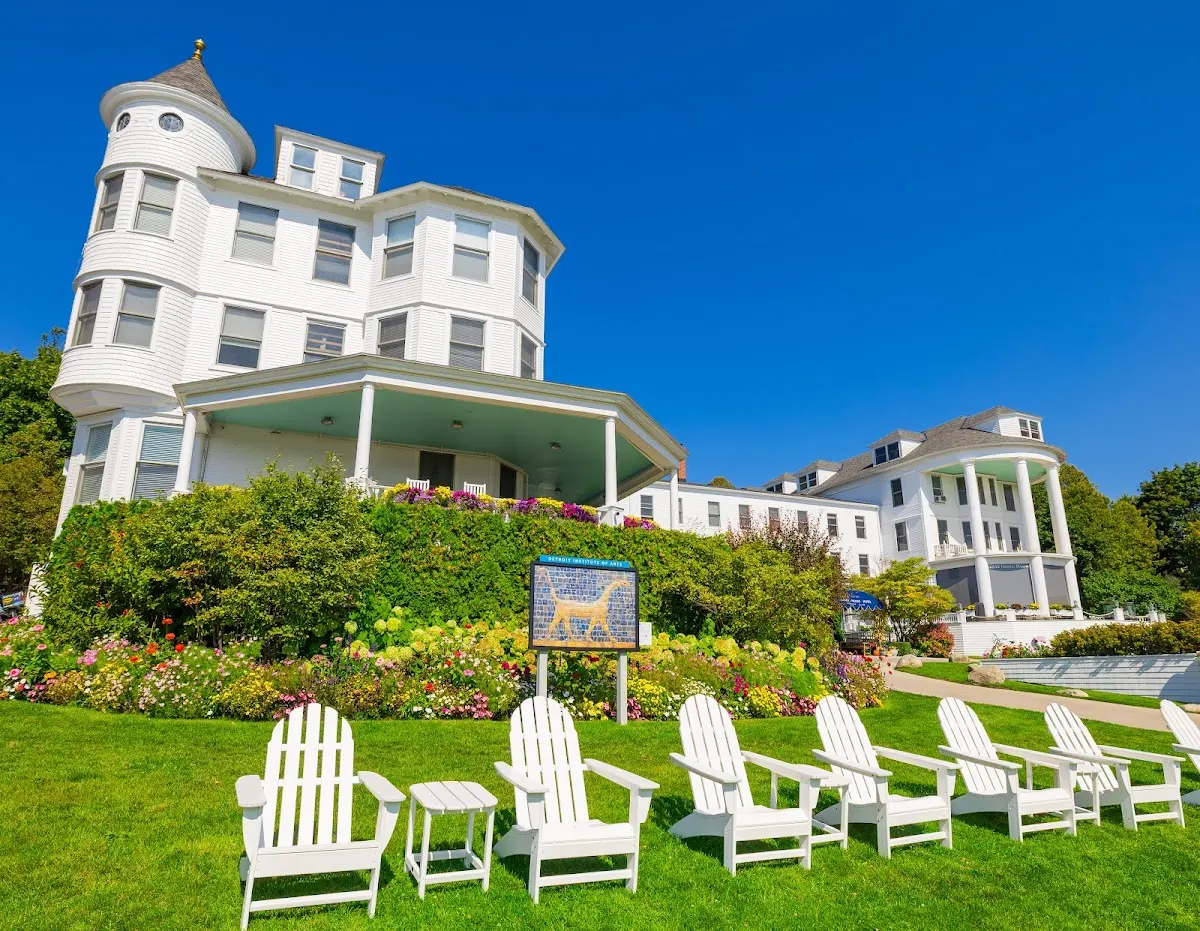 Island House Hotel