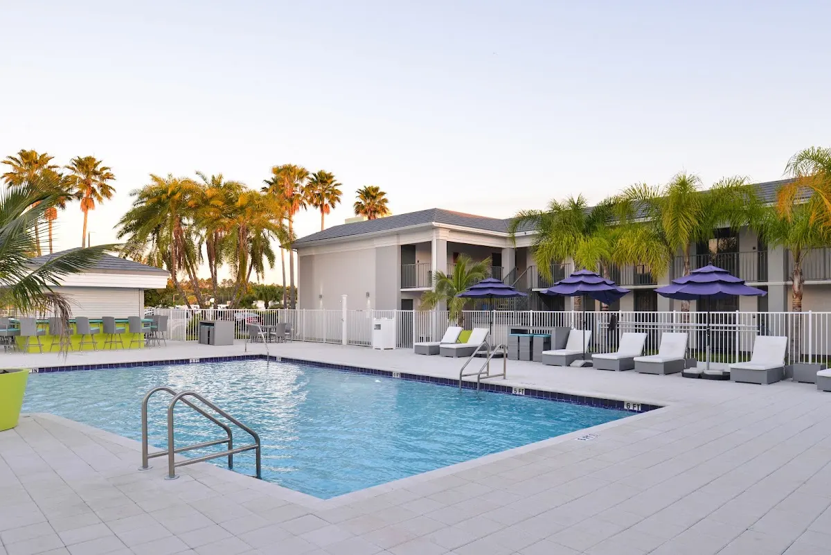 Clarion Inn & Suites Across From Universal Orlando Resort
