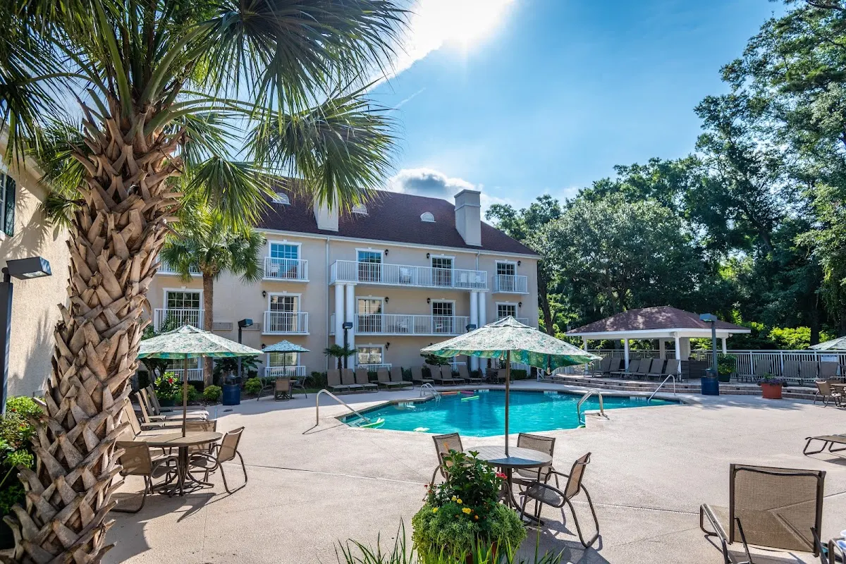 Palmera Inn & Suites