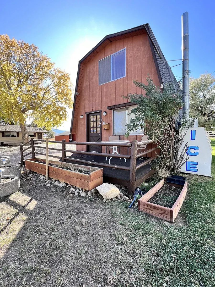 Pinnacle at Flaming Gorge