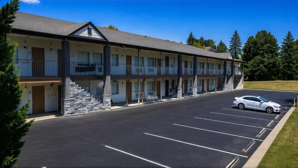 Brentwood Inn & Suites