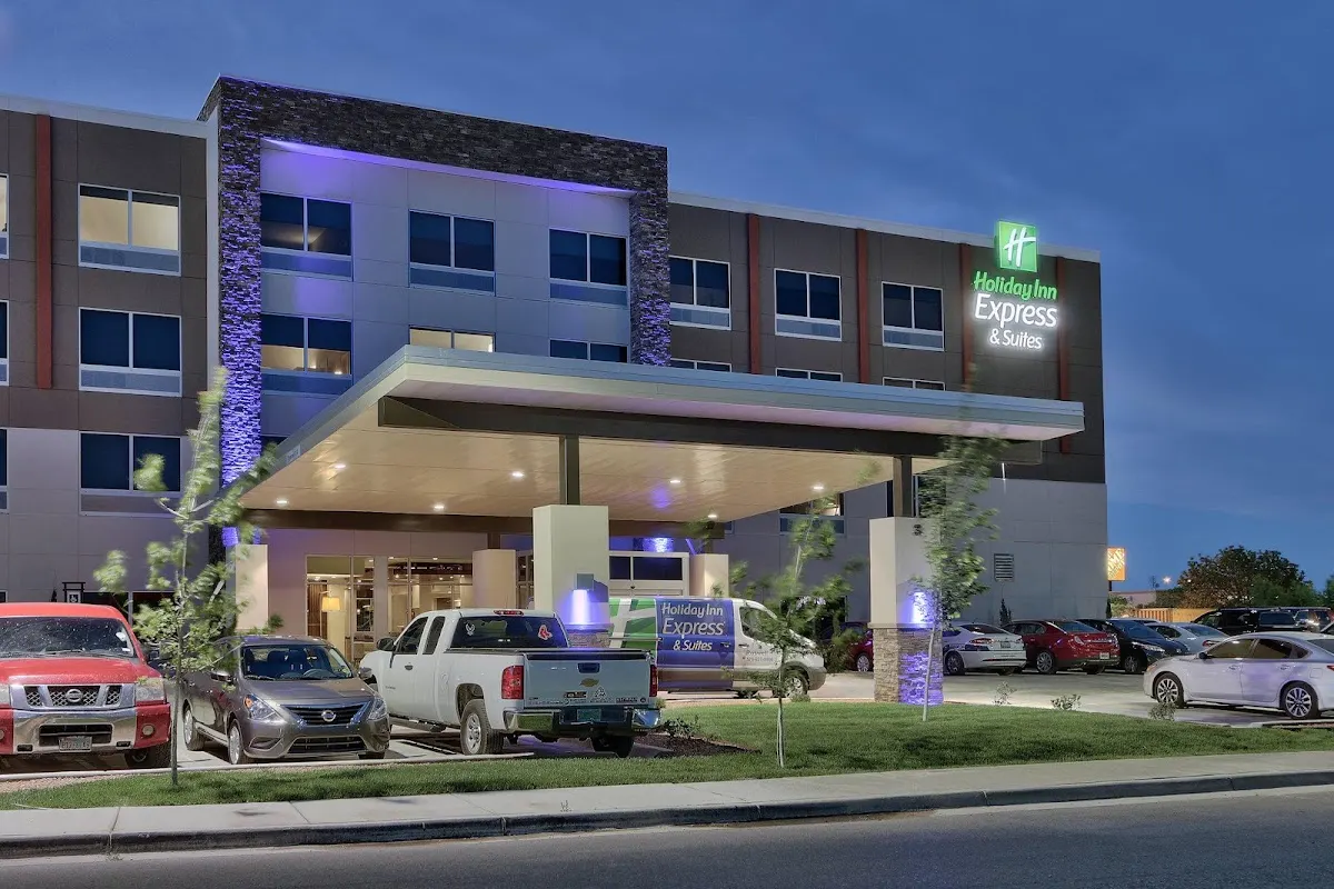 Holiday Inn Express & Suites Roswell by IHG