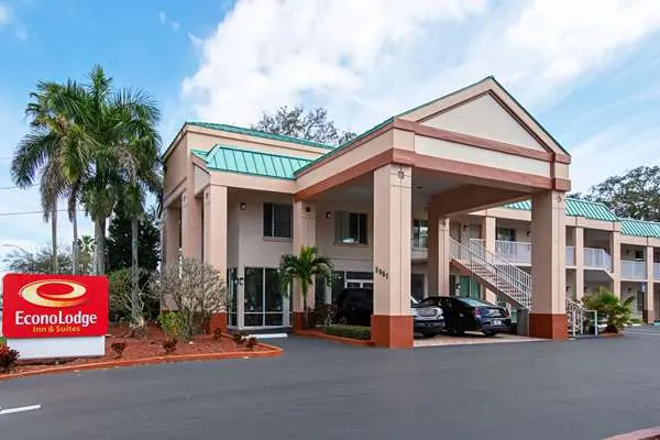Econo Lodge Inn & Suites Clearwater Central