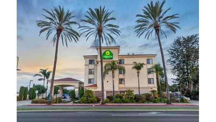 La Quinta Inn & Suites by Wyndham NE Long Beach/Cypress