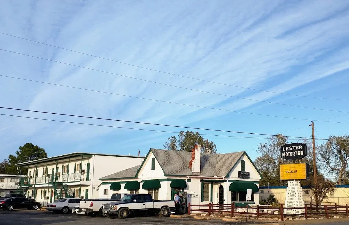 Lester Motor Inn