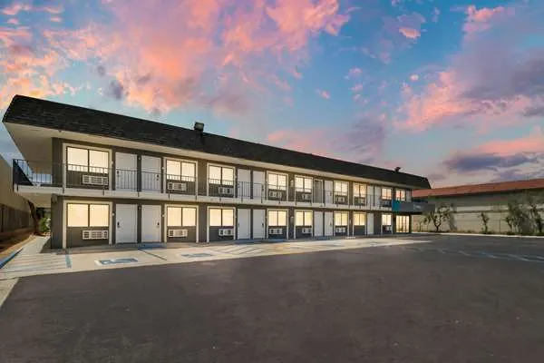 Clarion Pointe Ridgecrest near China Lake Naval Station