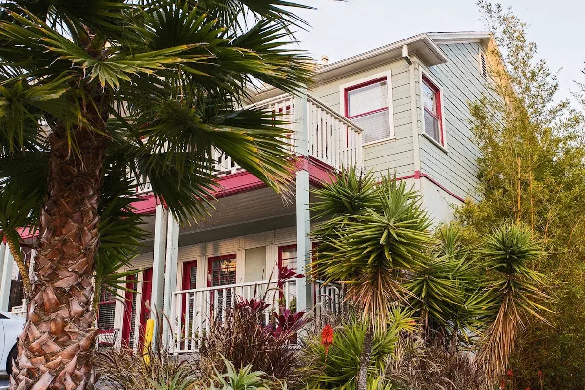Hollywood Hills Suites