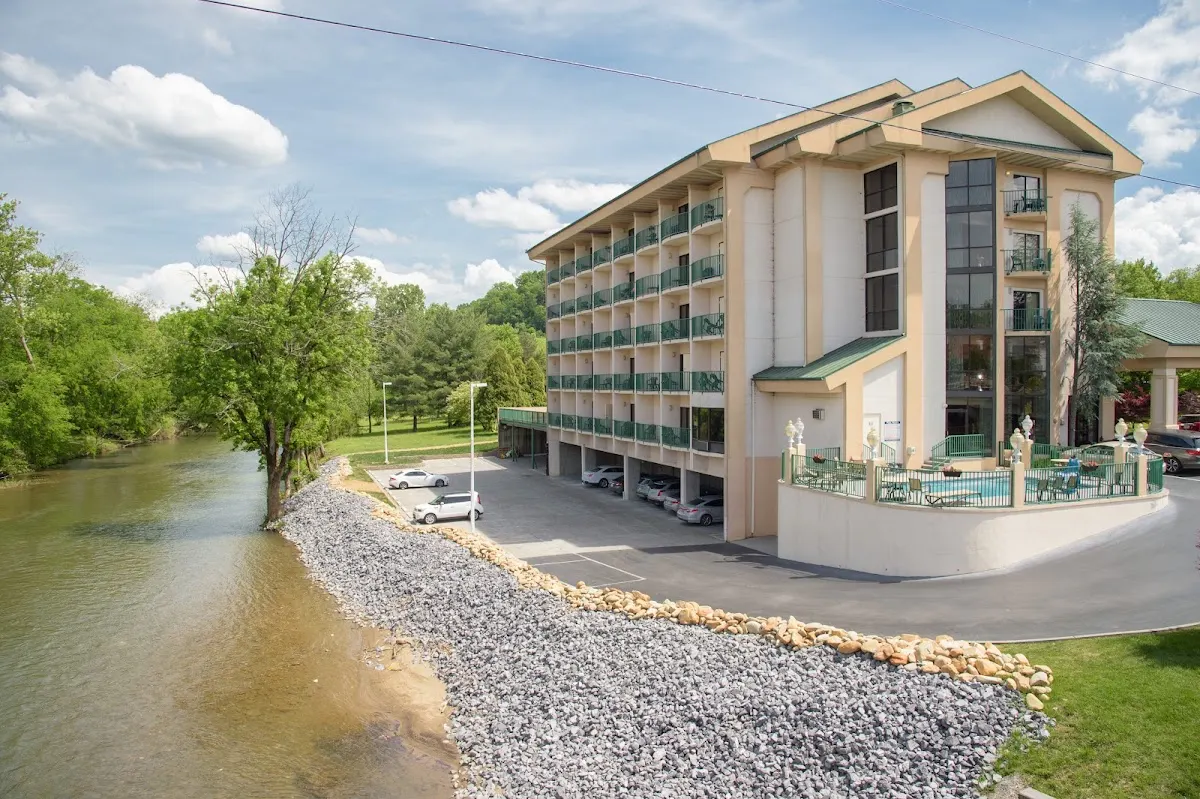 Pigeon River Inn