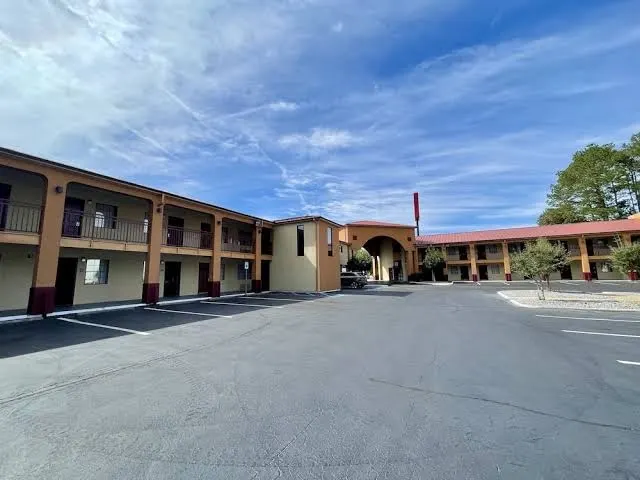 Super 8 by Wyndham Richland MS