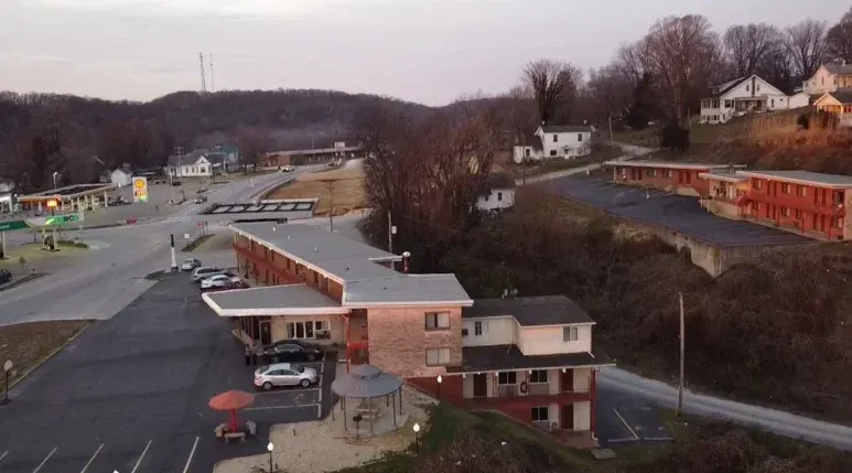 RIVER'S EDGE MOTEL