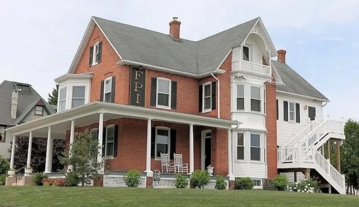 Heartland suites ( bed and breakfast)