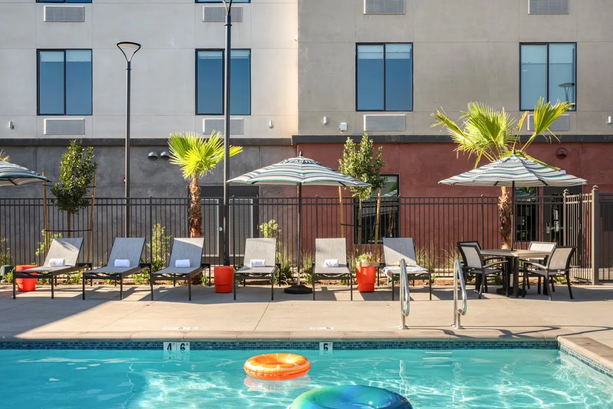 Ayres Hotel Rialto/Fontana