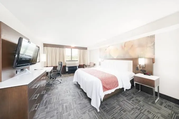 Brookfield Milwaukee Hotel
