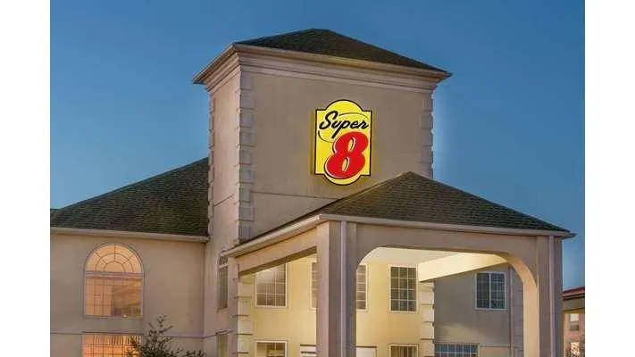 Super 8 by Wyndham Harrisburg Hershey North